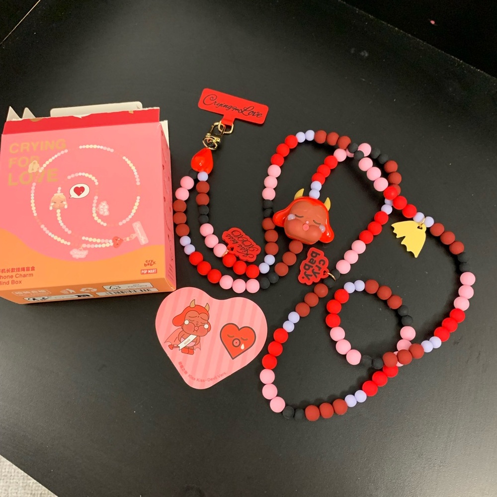 Popmart crying for love phone charm
